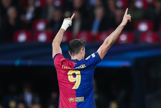 Robert Lewandowski torna-se o terceiro jogador a marcar 100 golos na Liga dos Campeões Robert Lewandowski torna-se o terceiro jogador a marcar 100 golos na Liga dos Campeões